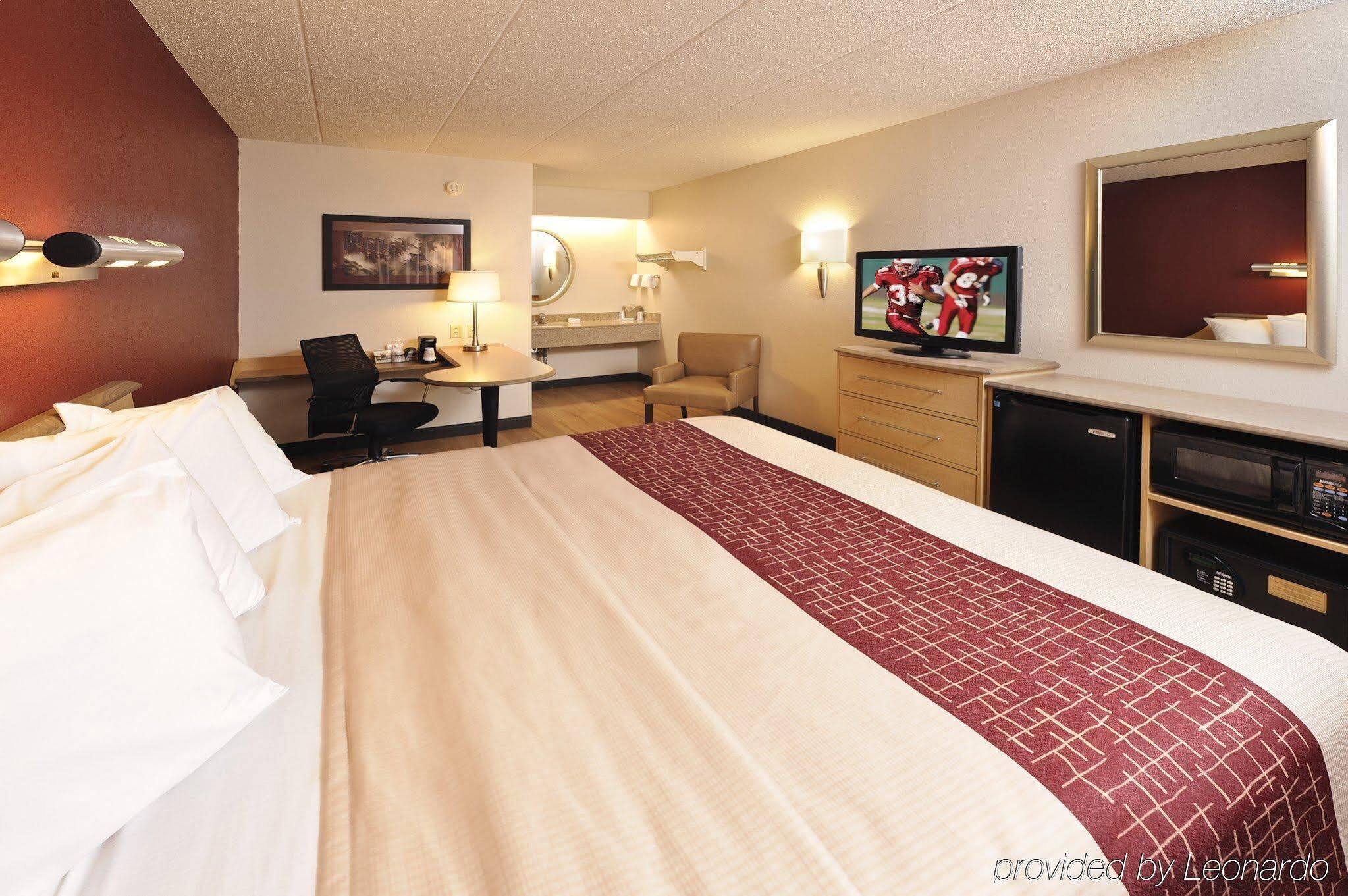 Red Roof Inn Philadelphia - Oxford Valley Langhorne Exterior photo